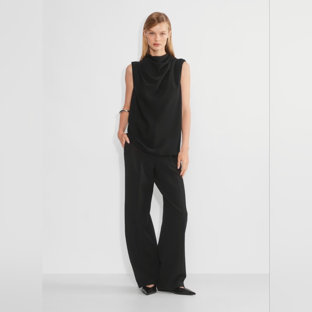 NWOT - Medium - Aritzia - Babaton - Carter Blouse in Black